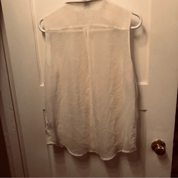 Suzy Shier White Sleeveless Blouse with Dress Shirt Collar enlarge. Gently used - Picture 8 of 8